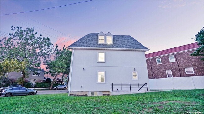 Building Photo - 218-6 119th Ave