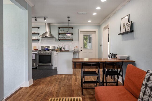 Foto del edificio - 1400 Ashwood Rd