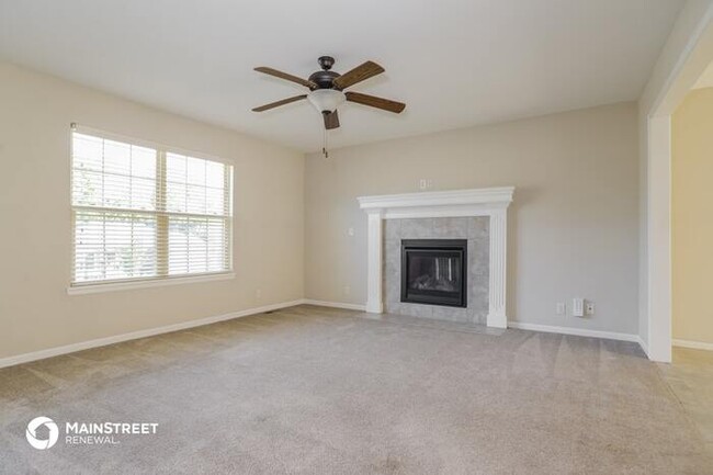 Building Photo - 1307 NW Hilltop Dr, Grain Valley, MO 64029