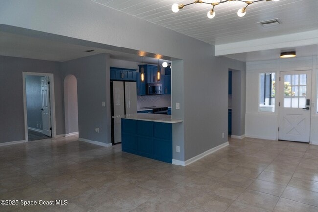 Building Photo - 1712 Pineapple Ave