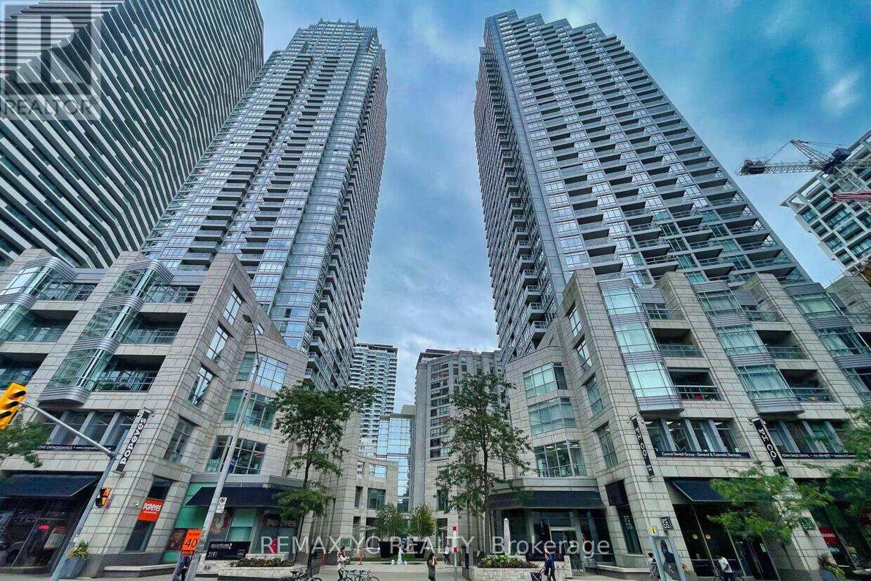 Primary Photo - 2191-2191 Yonge St