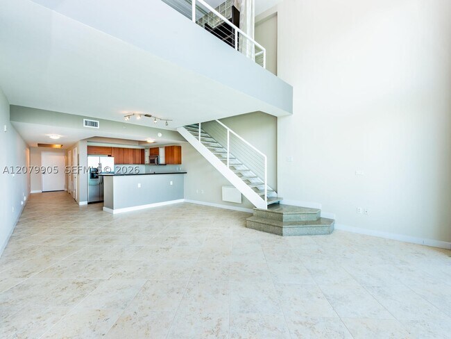Foto del edificio - 2000 Bay Dr E