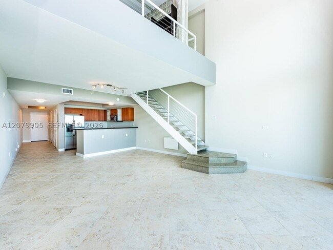Building Photo - 2000 Bay Dr E