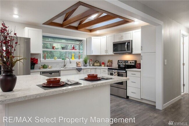 Building Photo - 3 br, 2 bath House - 18411 S Tapps Dr E