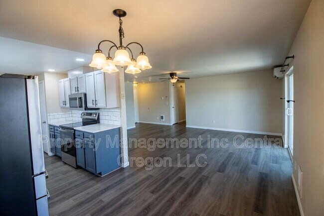 Foto del edificio - 2827 SW Pumice Ave