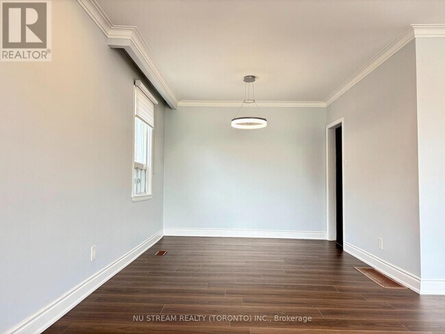 Photo du bâtiment - 156 Combe Ave