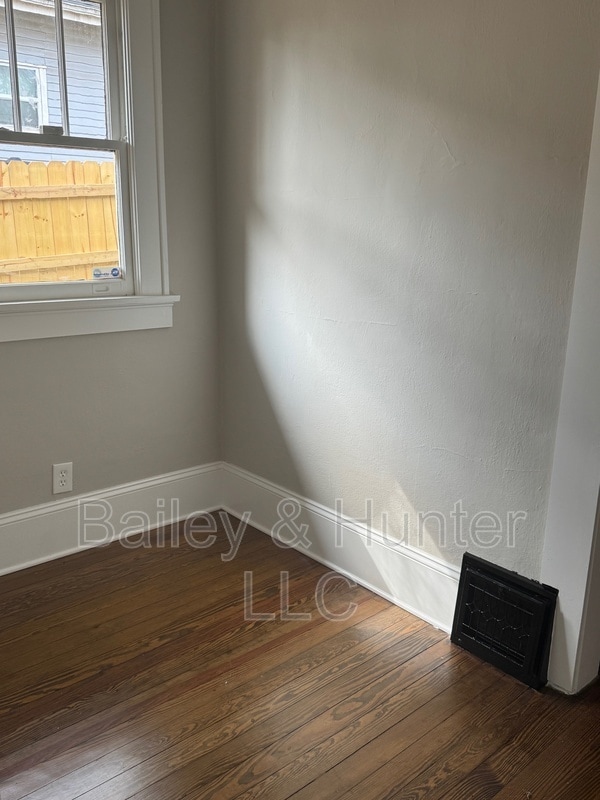 Building Photo - 1385 Hartford Ave SW