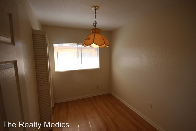 Building Photo - 746 Ridenhour Cir