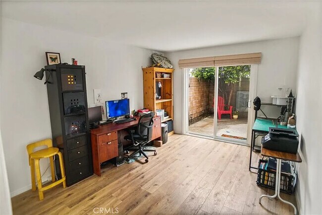 Building Photo - 10837 Huston St