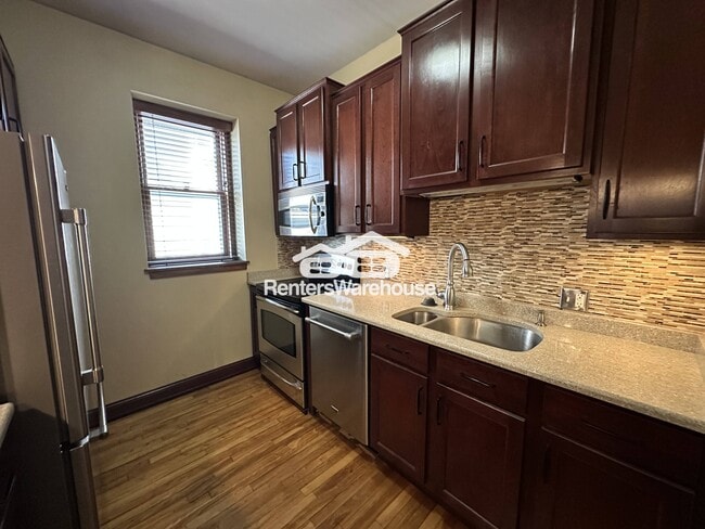 Foto del edificio - 2417 Emerson Ave S