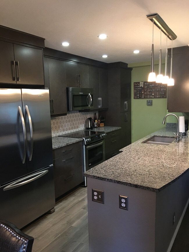 Kitchen - 460 S Marion Pkwy