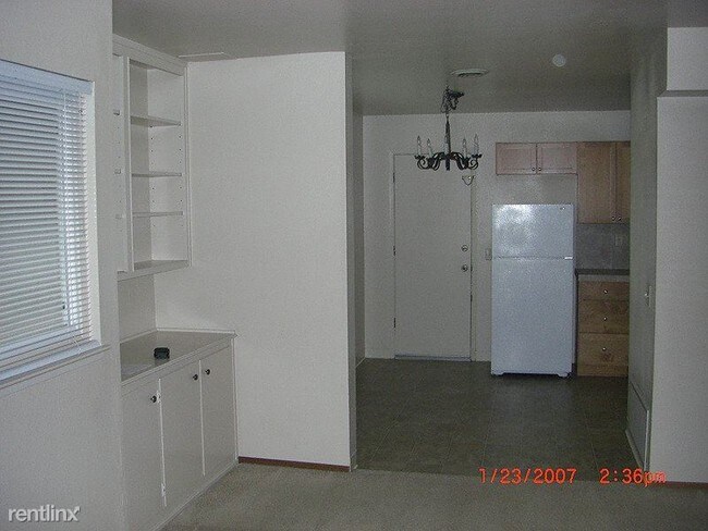 Building Photo - 2 br, 1.5 bath Townhome - 618 Forest Avenue A