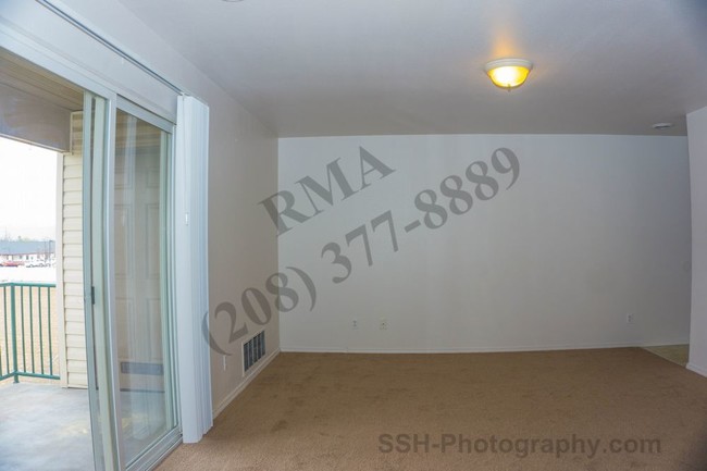 Building Photo - 863 N White Barn Rd
