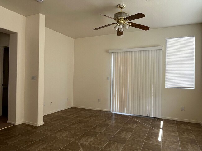 Building Photo - Charming 3 bedroom, 2.5 bathroom home!
