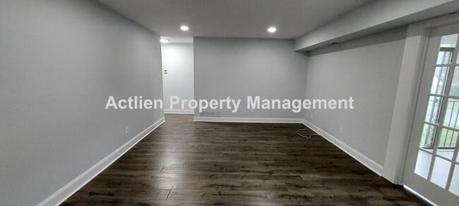 Building Photo - 110B Red Cedar Ct