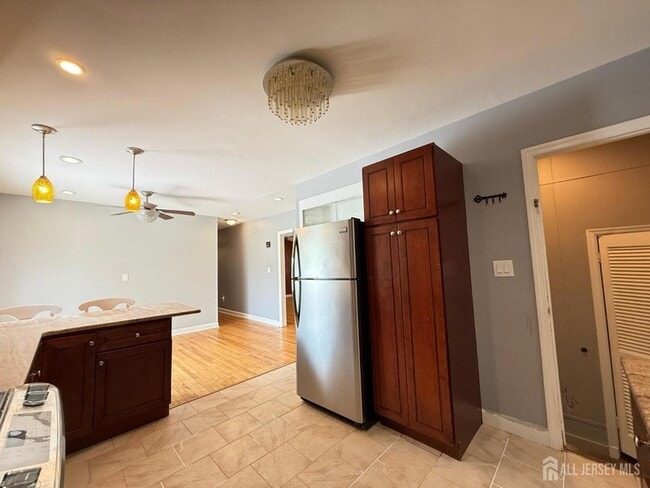 Foto del edificio - 869 Gates Ave