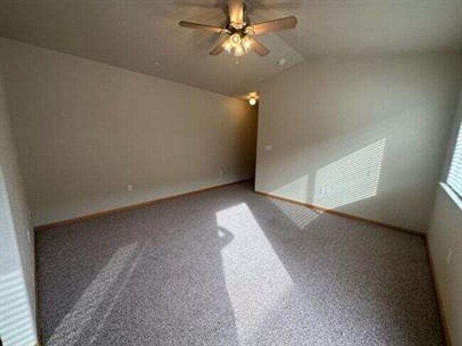 Building Photo - 1810 Maplewood Drive