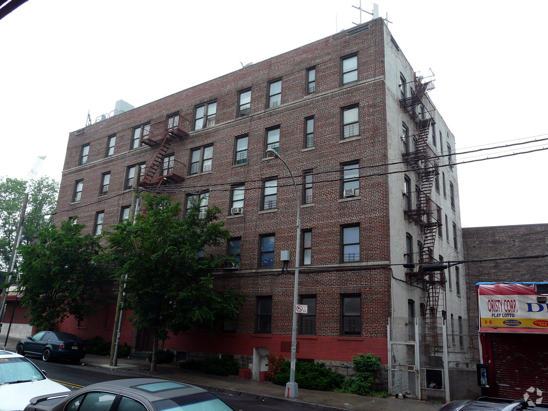 Building Photo - 1 E 213th St