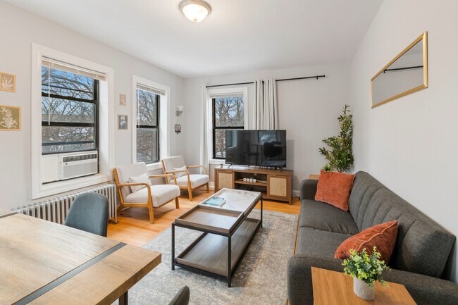 Foto del edificio - 6443 N Hamilton Ave