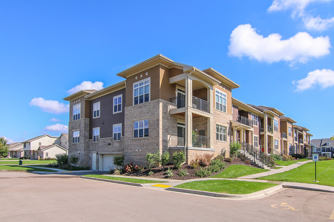 Building Photo - The Landing on East Hill Parkway