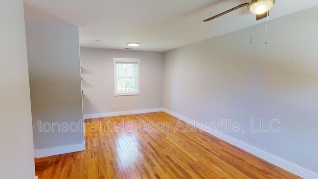 Foto del edificio - 3 George Washington Carver Ave