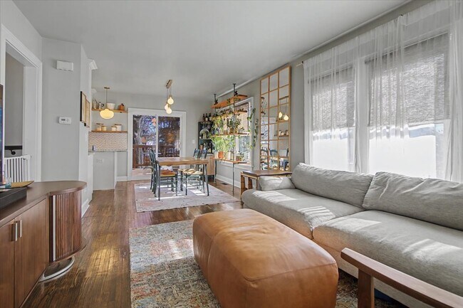 Foto del edificio - 136 E Jackson St