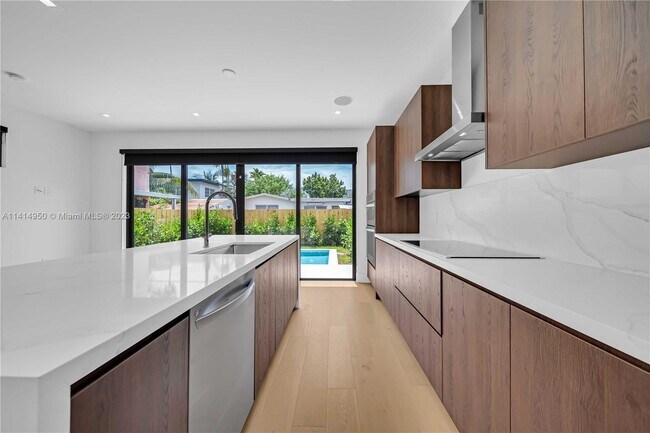 Building Photo - 2710 SW 34th Ave