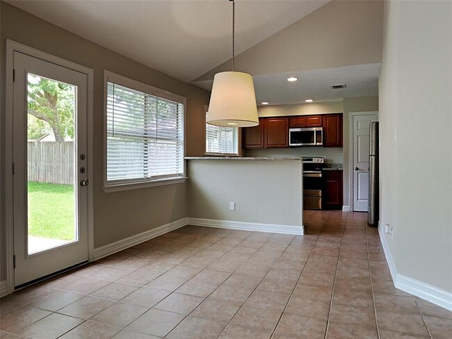 Building Photo - 123 Greenshire Dr