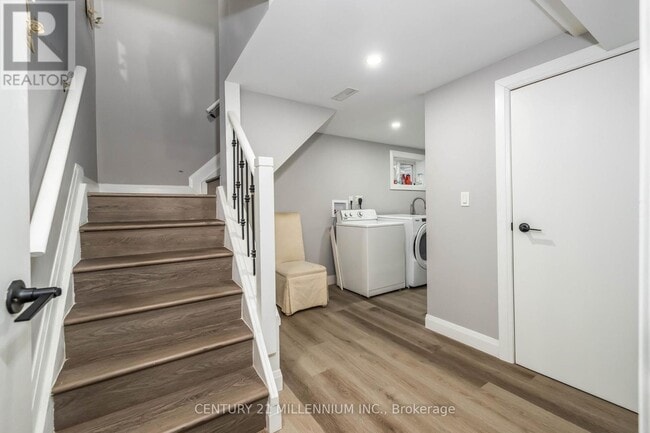 Building Photo - 67 Coxworth Crescent