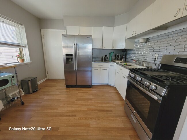 Foto del edificio - 3411 S Howell Ave