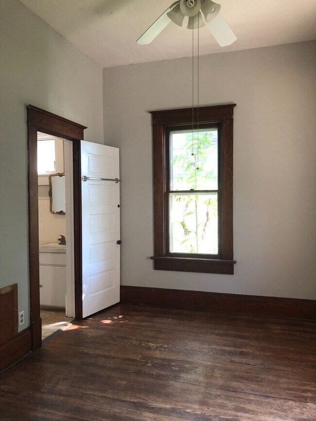 Foto del edificio - $825 - 2 bed 1 bath - Single Family Home