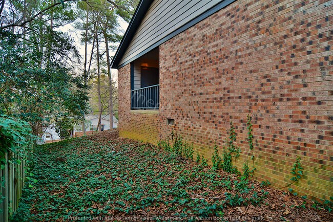 Building Photo - Neat 2 BR Duplex w/ Balcony & Fenced Yard