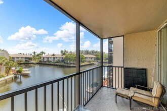 Building Photo - 6 Royal Palm Way