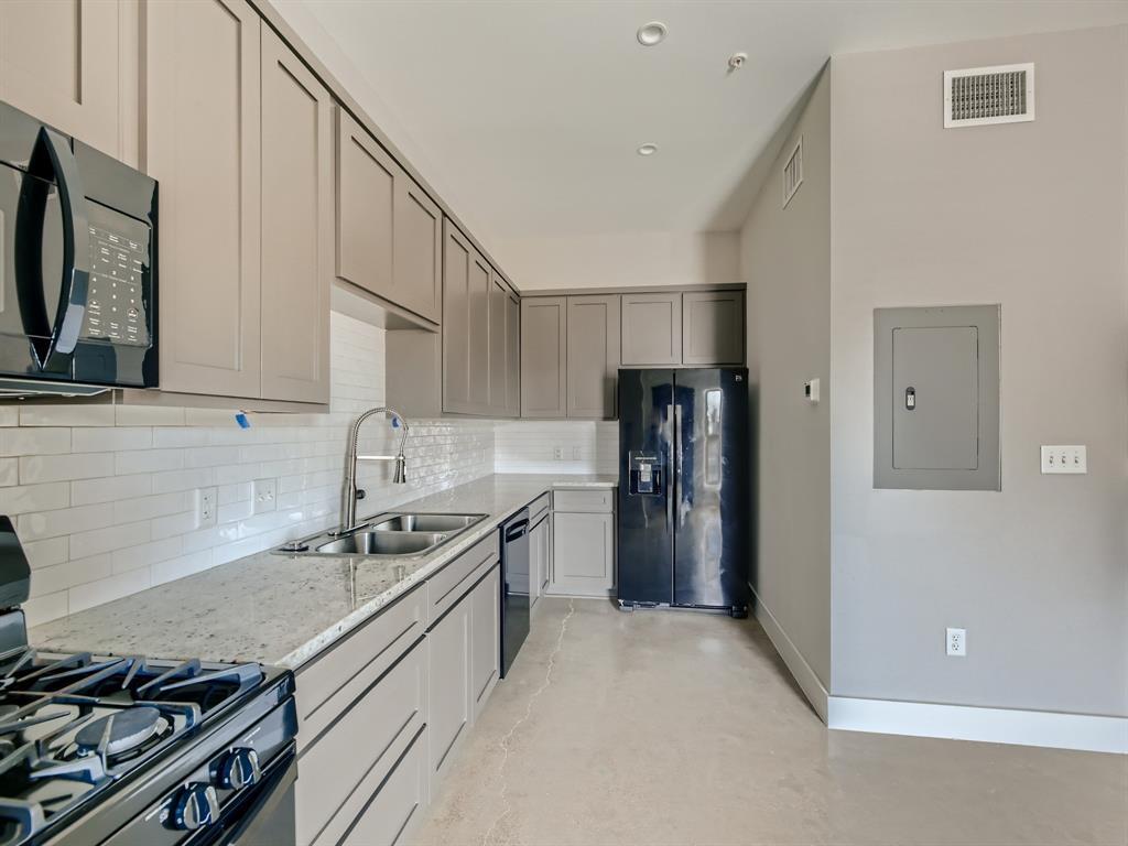 Foto principal - 3523 Gonzales St