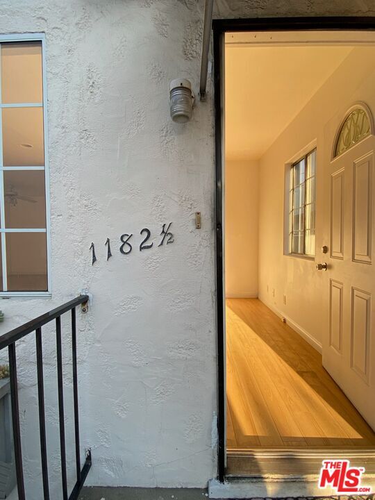 Foto del edificio - 1182 1/2 North Kingsley Dr-