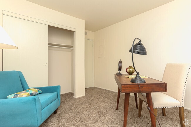 2BR, 2BA - 986 SF - Bedroom - Stoney Brooke Apartments