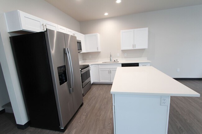 Building Photo - Modern design 3-bed, 2.5 bath duplex avail...