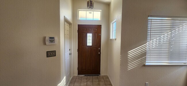 Foto del edificio - 3 Bedroom Elk Grove Home