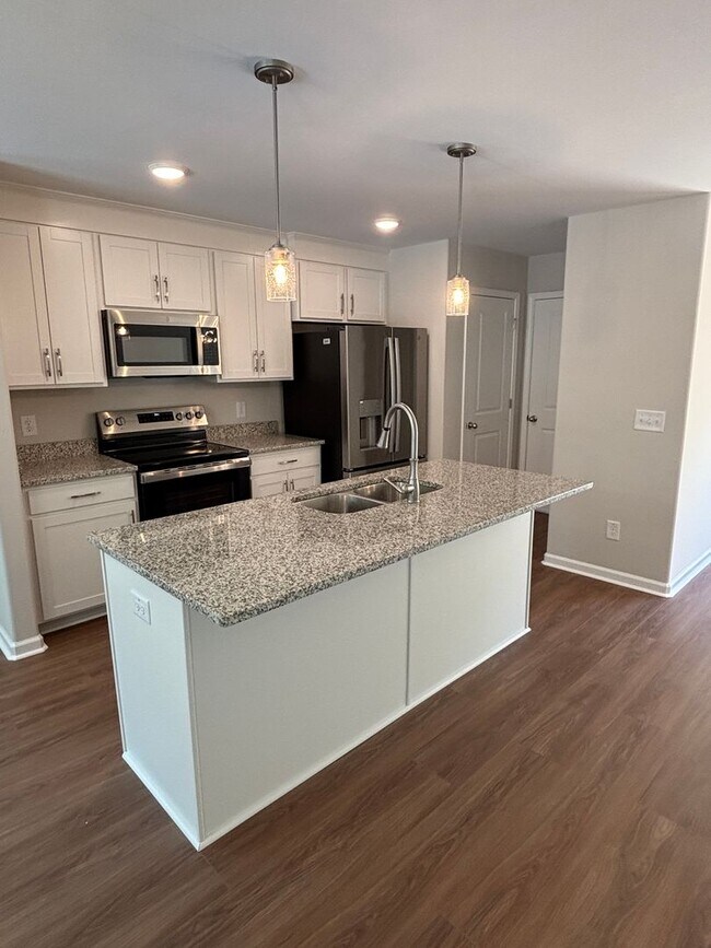 Building Photo - 839 Cumberland Dr