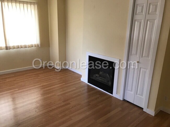 Foto del edificio - Blocks from UO! 2 bedroom 1 bath with in u...