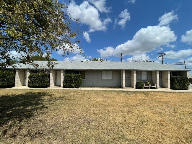Foto del edificio - 1301 Willow Springs Rd