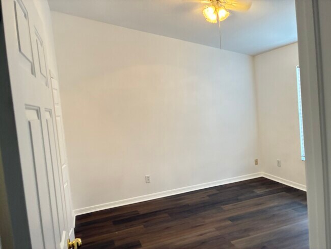 Foto del edificio - 1243 Charlesworth Dr