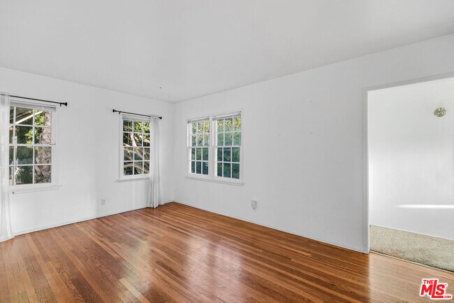 Foto del edificio - 1352 Ocean Park Blvd