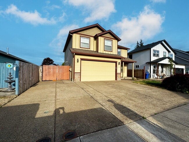 Building Photo - Spacious 3-4 Bedroom Home with Low Mainten...