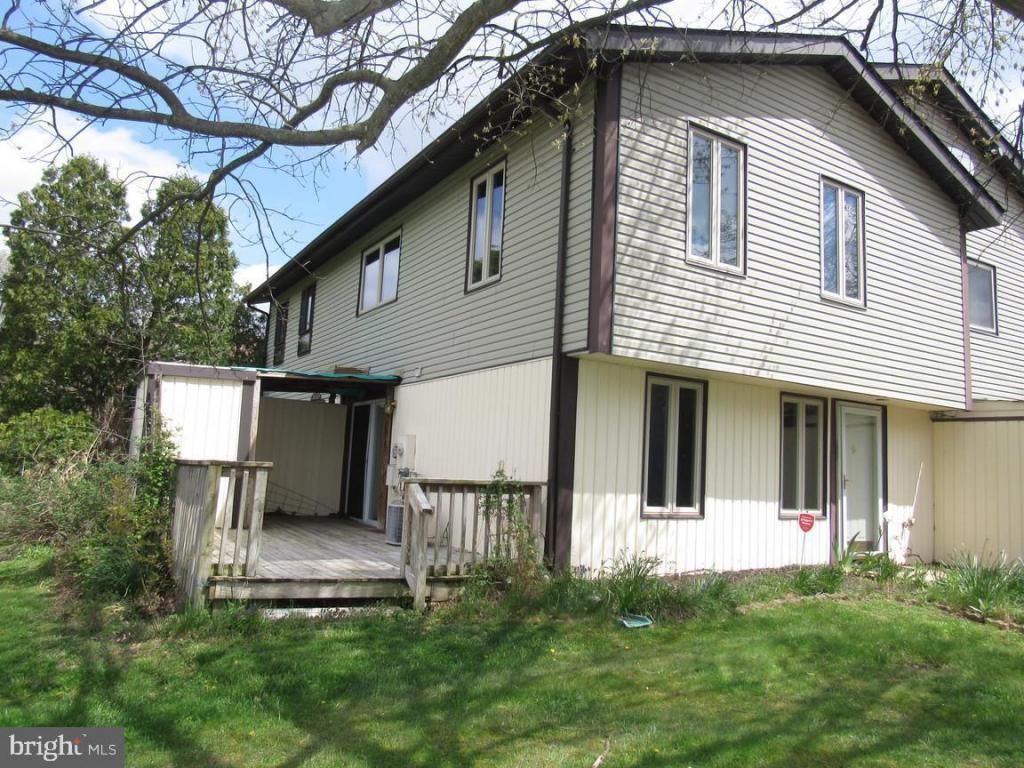 Building Photo - 42 King Henry Cir