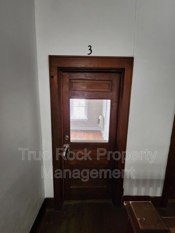 Foto del edificio - 804 E Main St