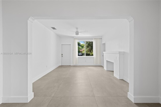 Building Photo - 565 NW 44th St