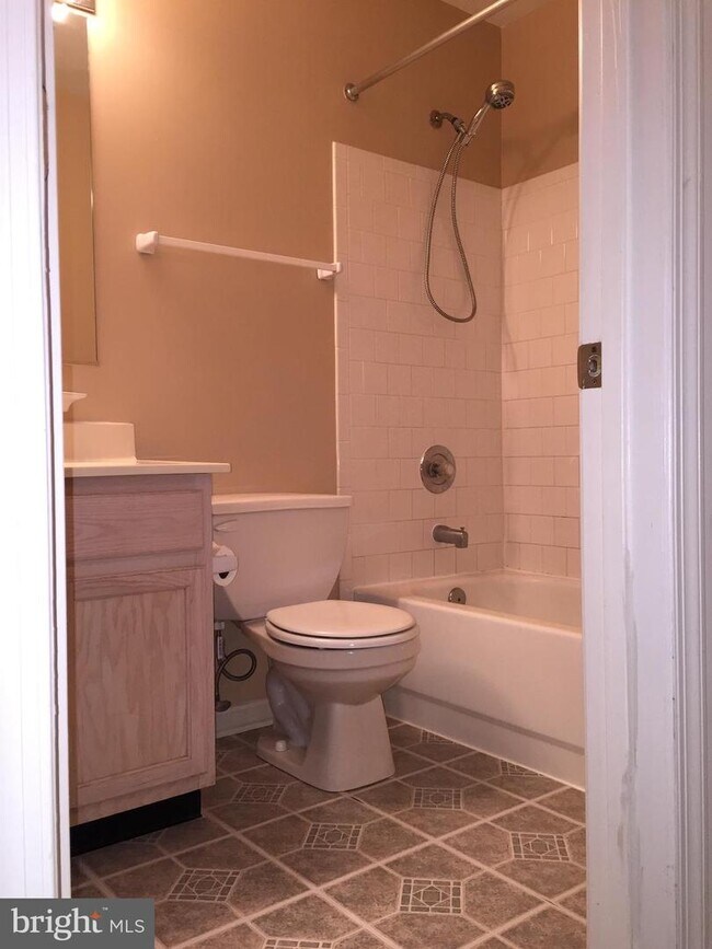 Building Photo - 8857 Goose Landing Cir