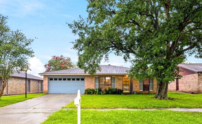 Foto del edificio - 6009 Leafwood Cir
