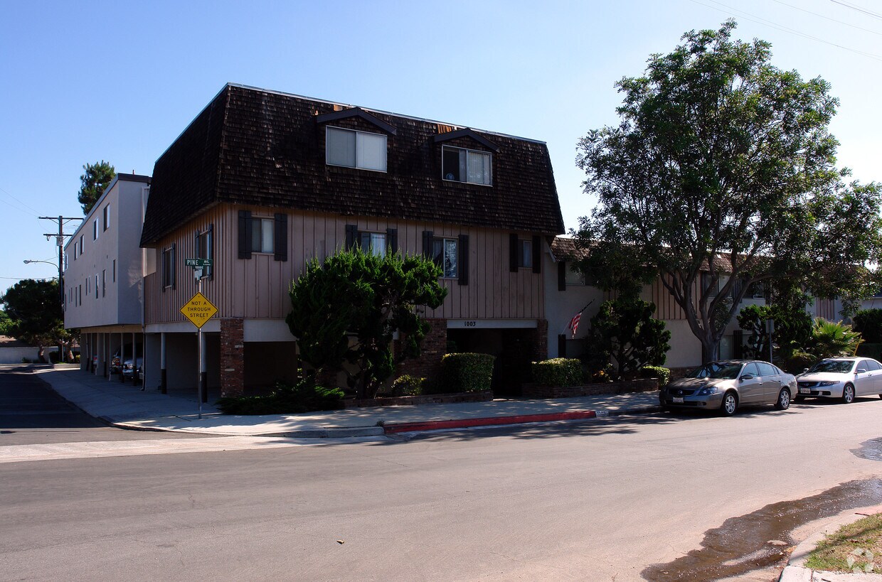 Building Photo - 1003 E Pine Ave